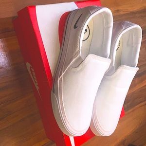 Brand new Nike court legacy slip shoes